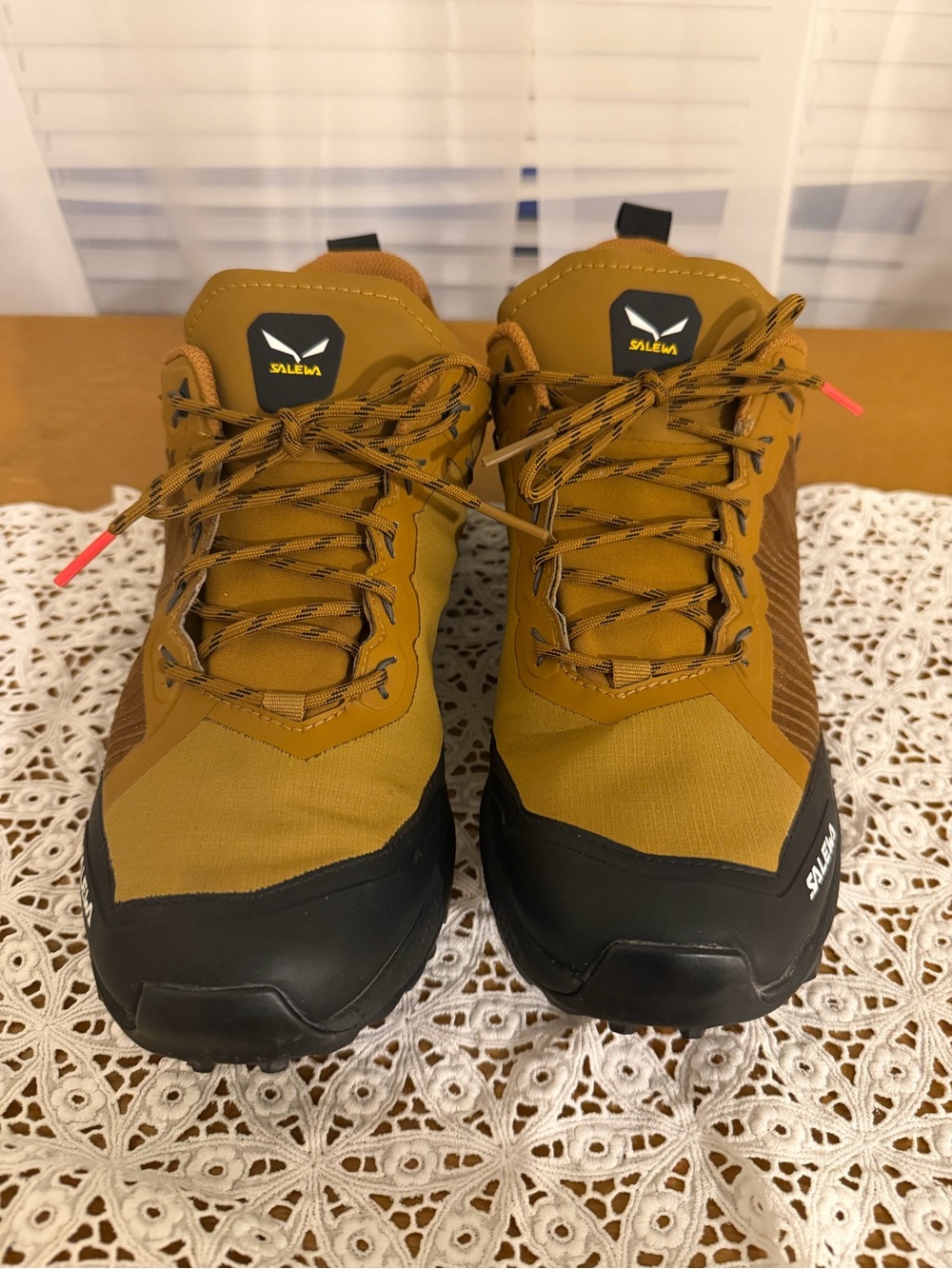 Salewa Hiking Shoes - women’s 9 men’s 7.5 - Picture 3 of 7